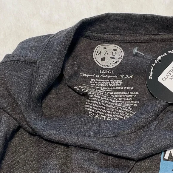 NWT Men’s Maui and Sons Long Sleeve Shark Logo Shirt - Picture 7 of 10